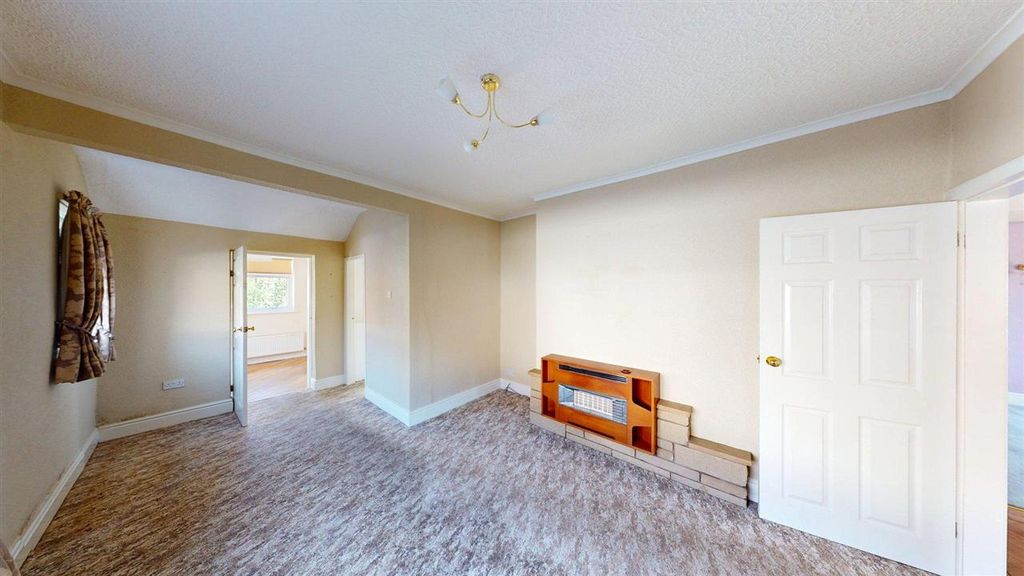 Property photo 2 of 15 Lounge