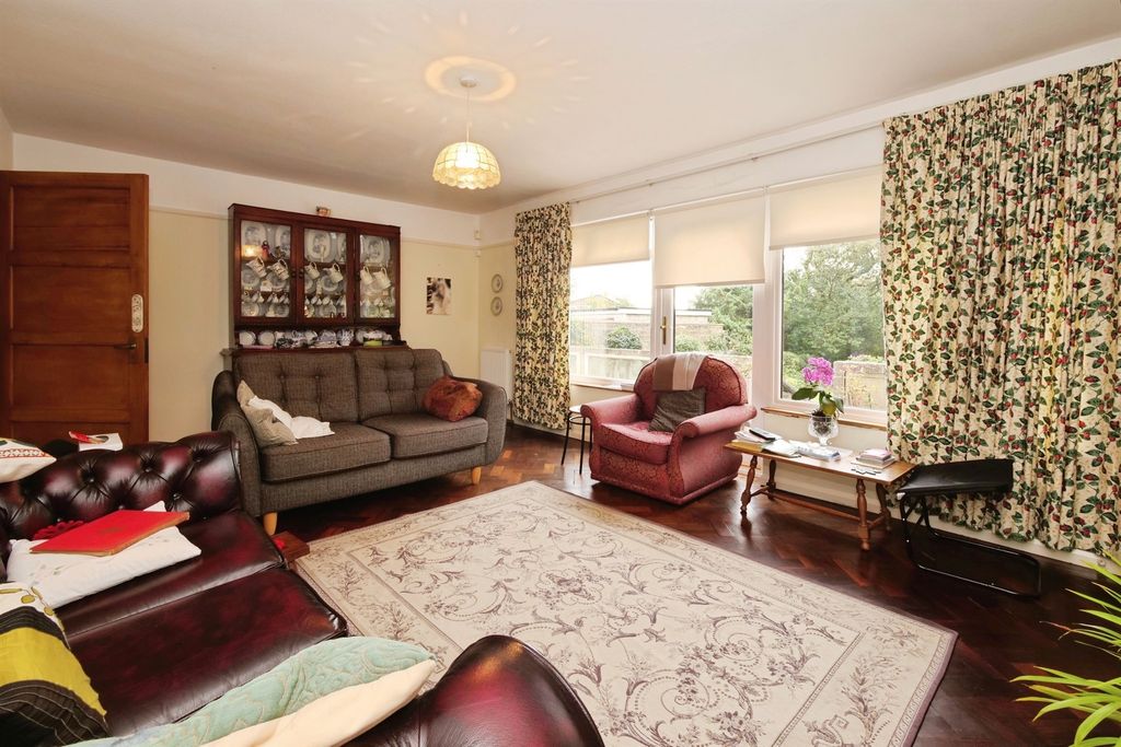 Property photo 2 of 34
