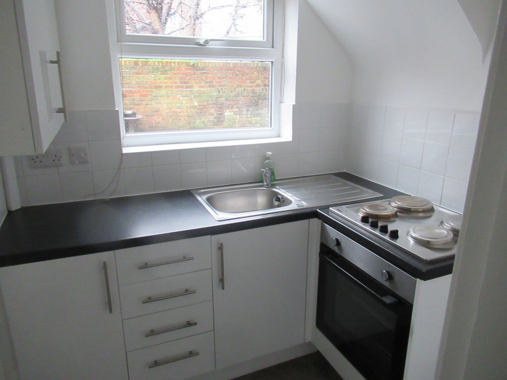 Property photo 2 of 6 Kitchen