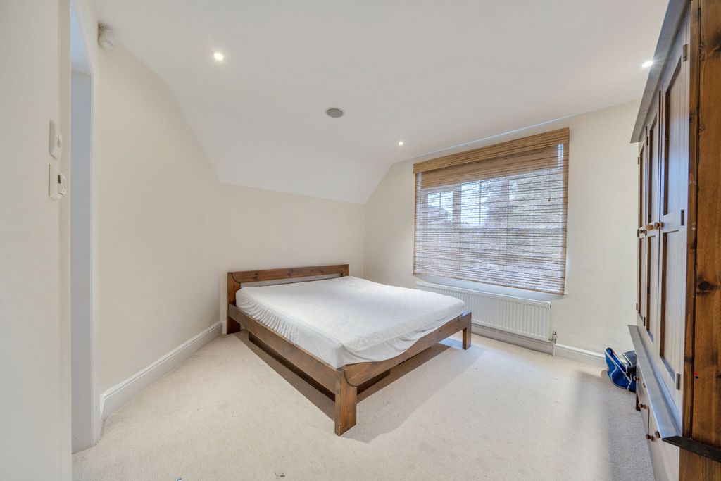 Additional image 7 of 3 bed flat for saleMarsh Road, Pinner, Middlesex HA5