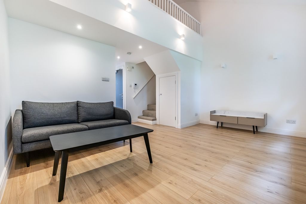 Property photo 1 of 14 Vincent-Square-03