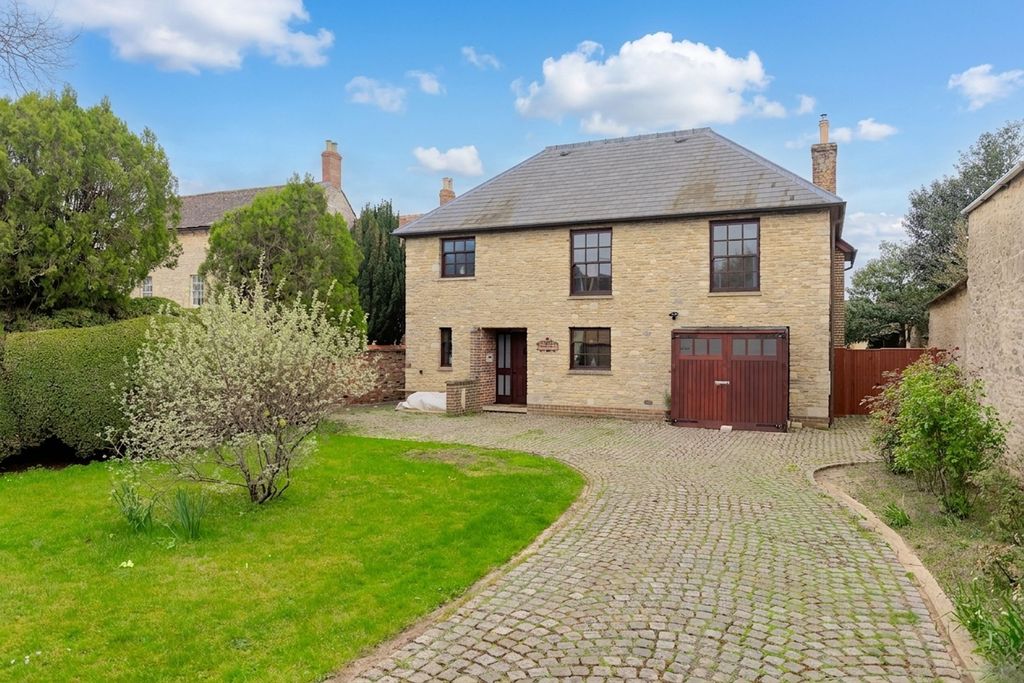 Property photo 1 of 32