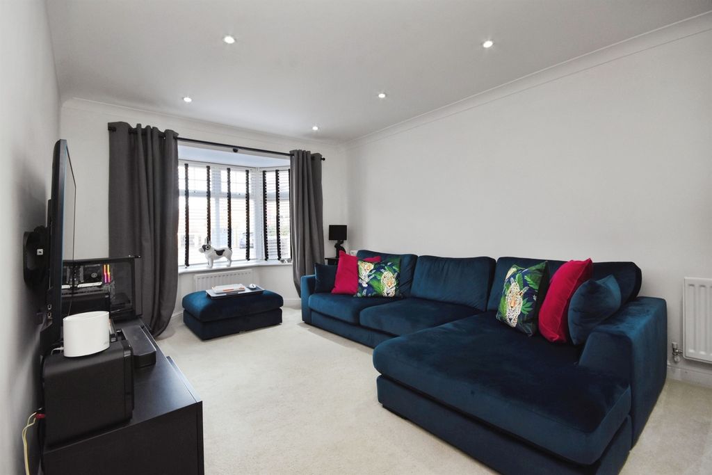 Property photo 3 of 20