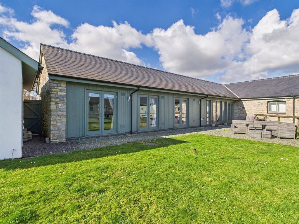 Property photo 1 of 30 Picture No. 05