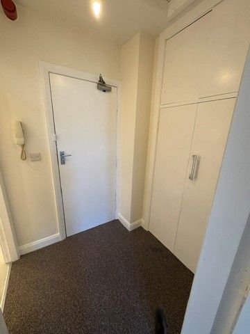 Property photo 1 of 6 Hallway 