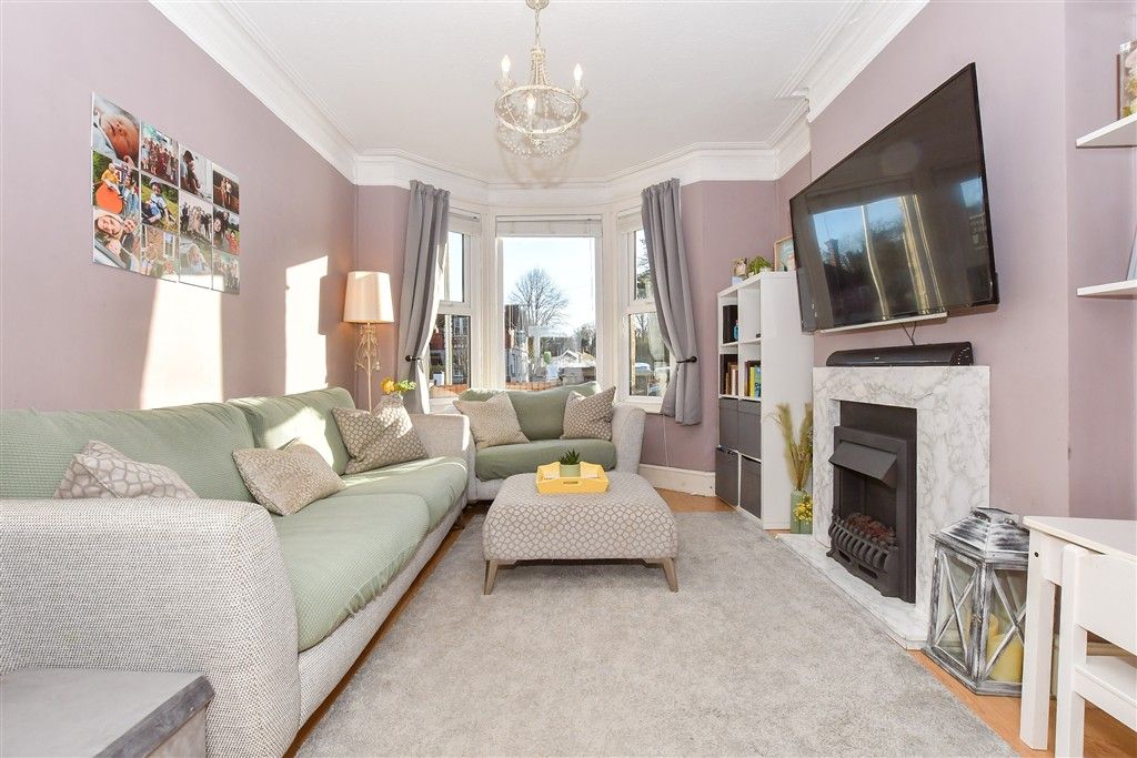 Property photo 3 of 14 Lounge