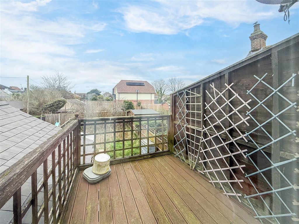 Property photo 2 of 21 Decking