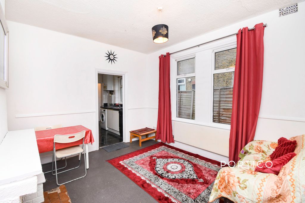 Property photo 2 of 10 Photo