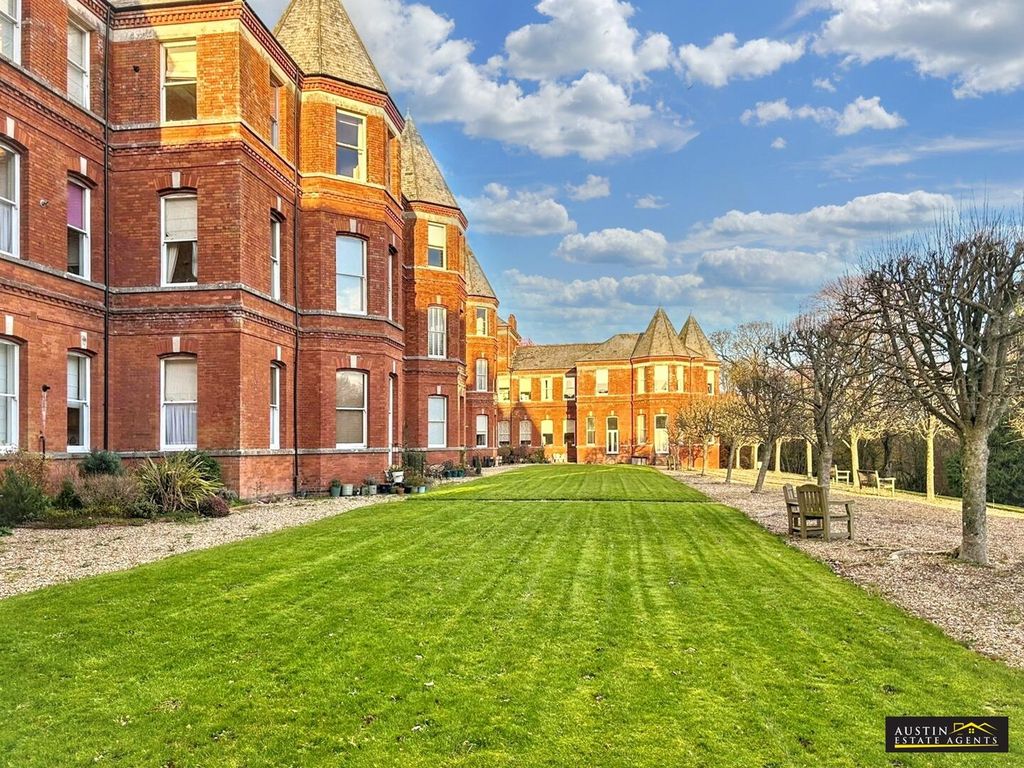 Property photo 1 of 17 Front (Exterior)