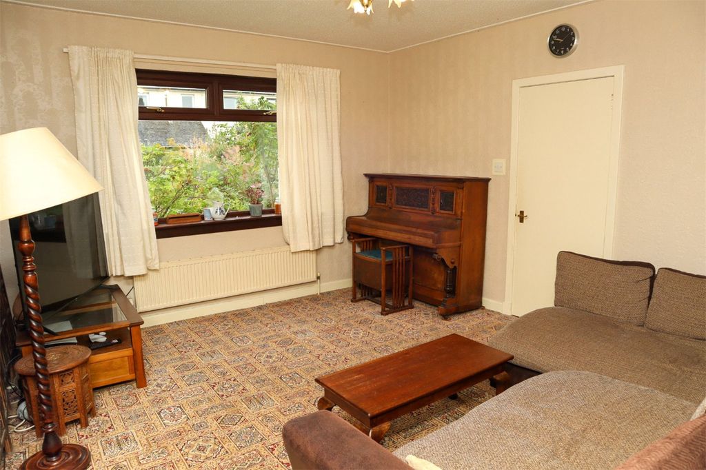 Property photo 3 of 16 Lounge