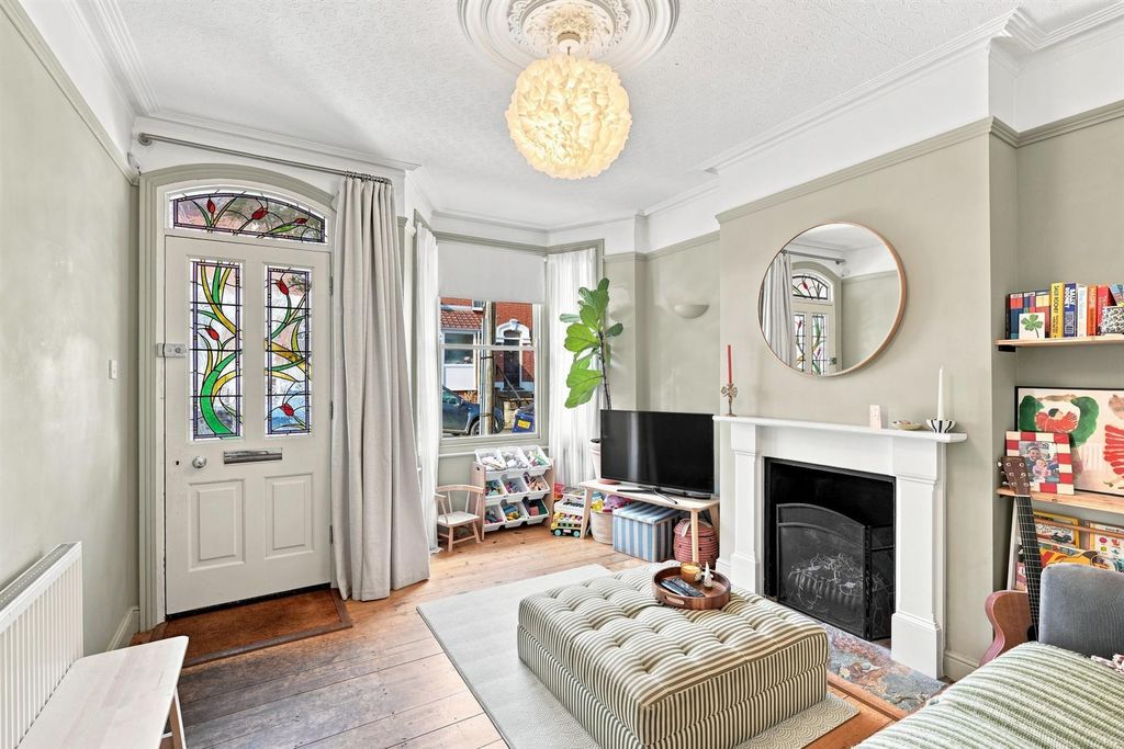 Property photo 2 of 24 49-Doverstreet-017.Jpg