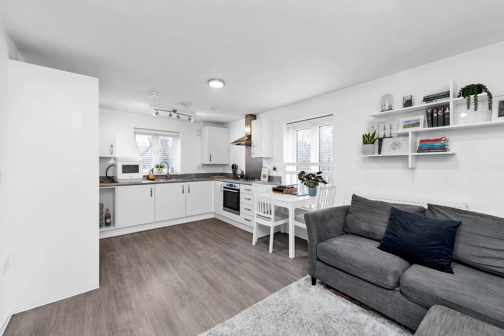 Property photo 2 of 9