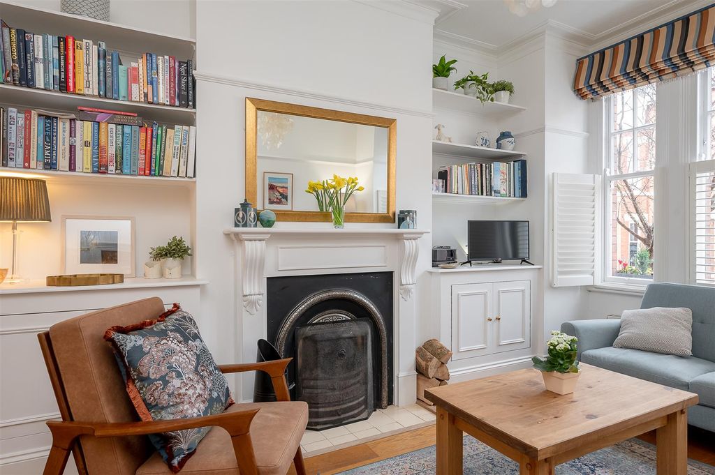 Property photo 3 of 19 Living Dining