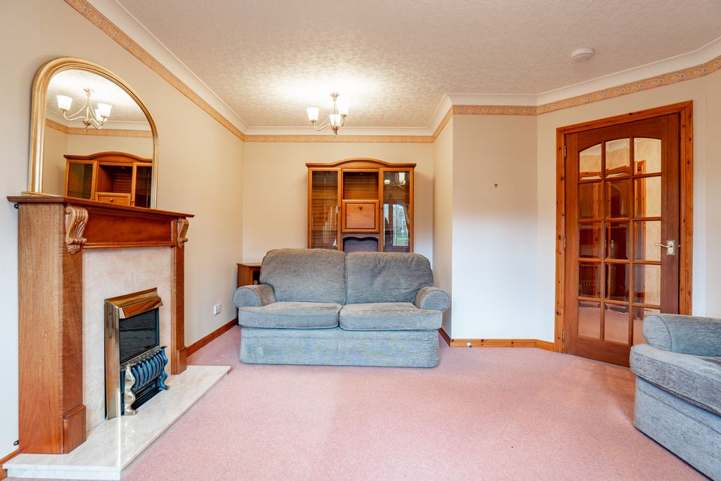 Property photo 3 of 33