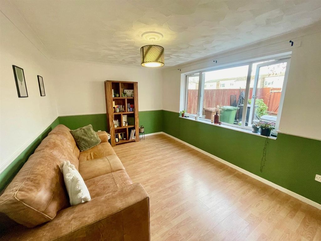 Property photo 2 of 15 Lounge.Jpg