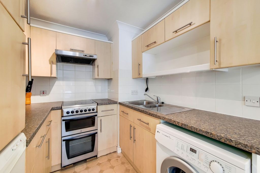 Property photo 3 of 10