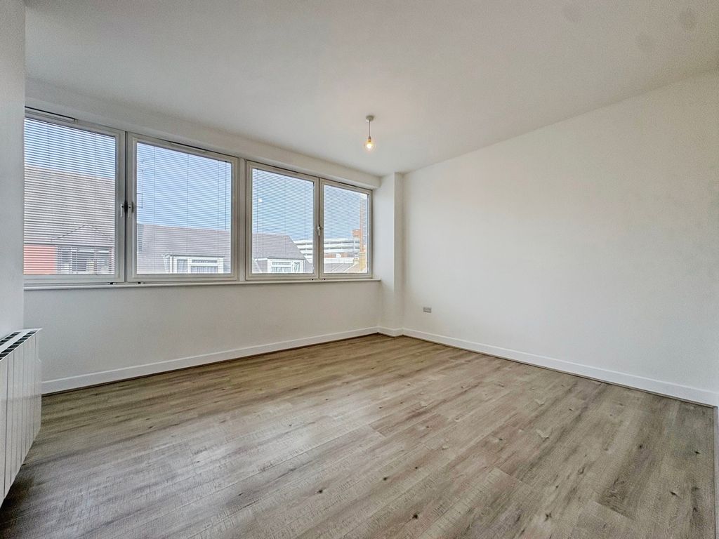 Property photo 2 of 7 Pbox-Img.Jpg