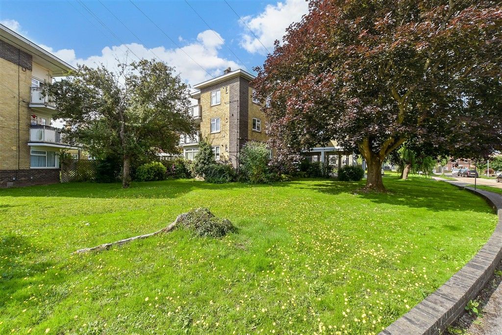 Property photo 2 of 14 Side Elevation