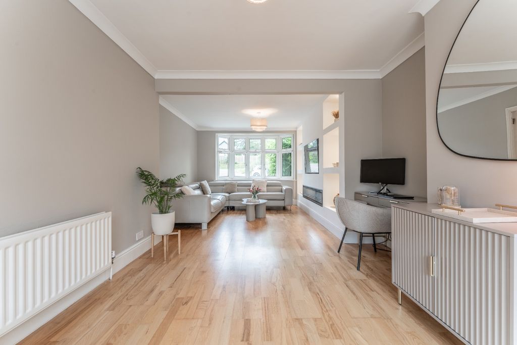 Property photo 3 of 28 4854584