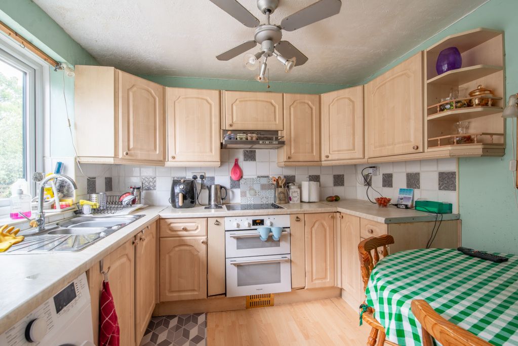 Property photo 3 of 27 Dining Kitchen
