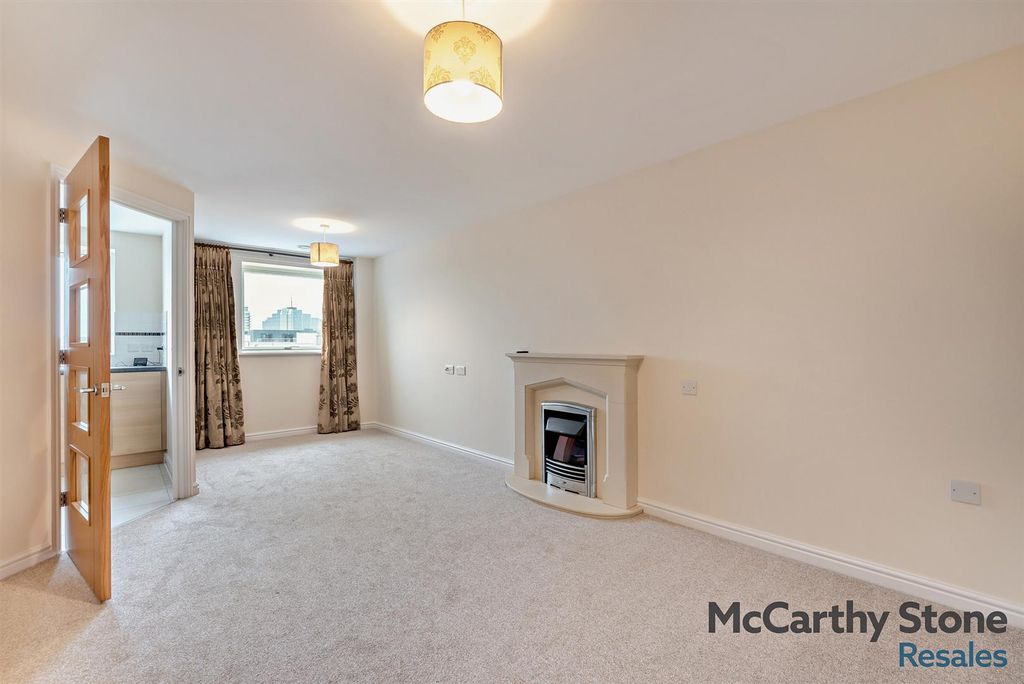 Property photo 2 of 26 8667780-Interior01-800.Jpg