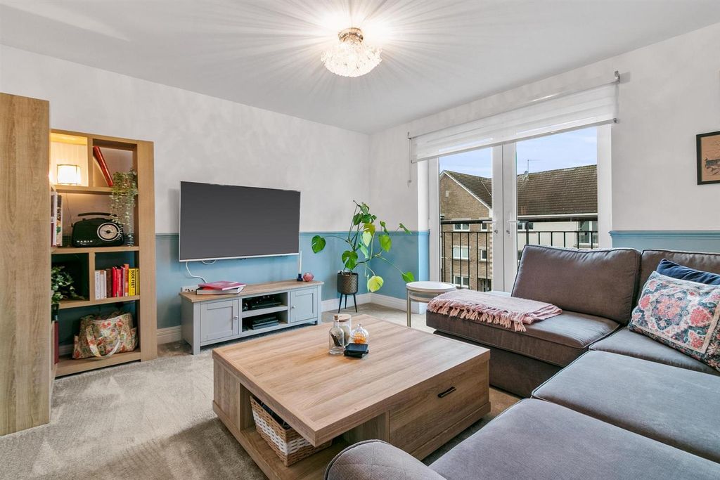 Property photo 2 of 21