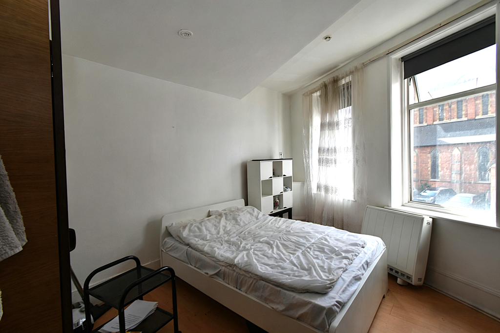 Property photo 1 of 5 Stylish 1-Bedroom Flat In Vibrant Nw10