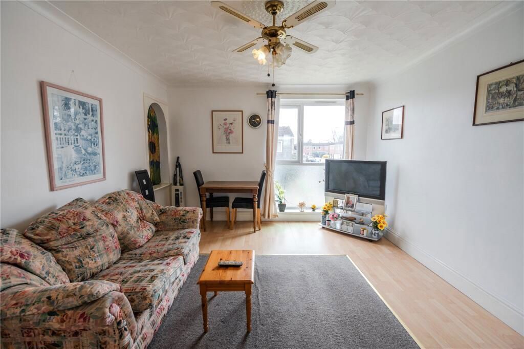 Property photo 2 of 11