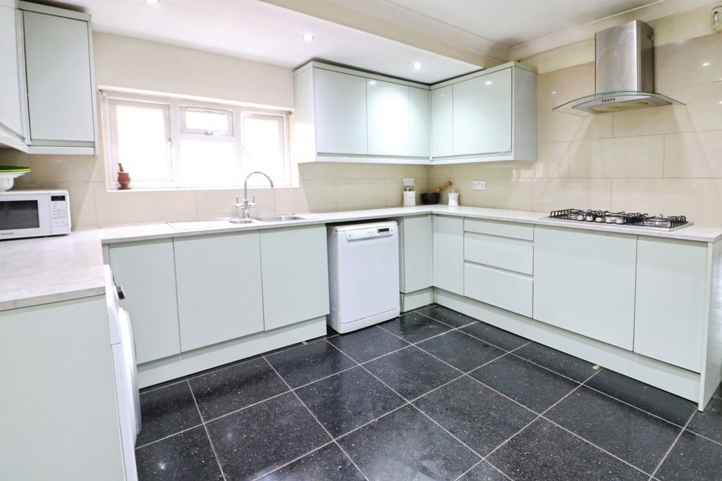 Property photo 2 of 14 Kitchen