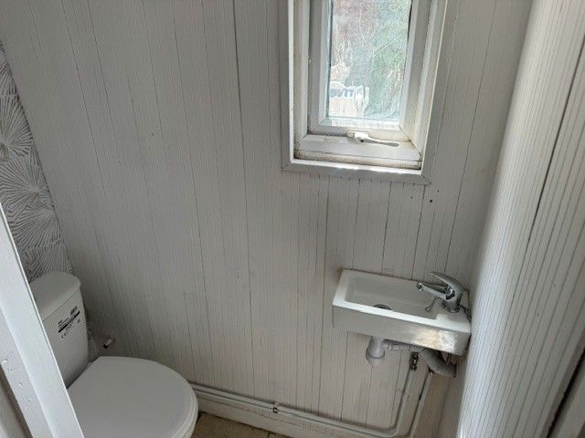 Property photo 3 of 7 Cloakroom/wc