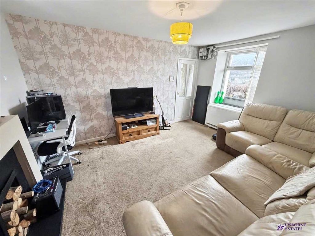 Property photo 2 of 13 Lounge