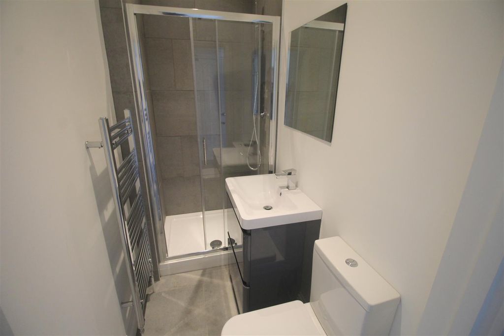 Property photo 3 of 5 En-Suite 2 - Copy.Jpg