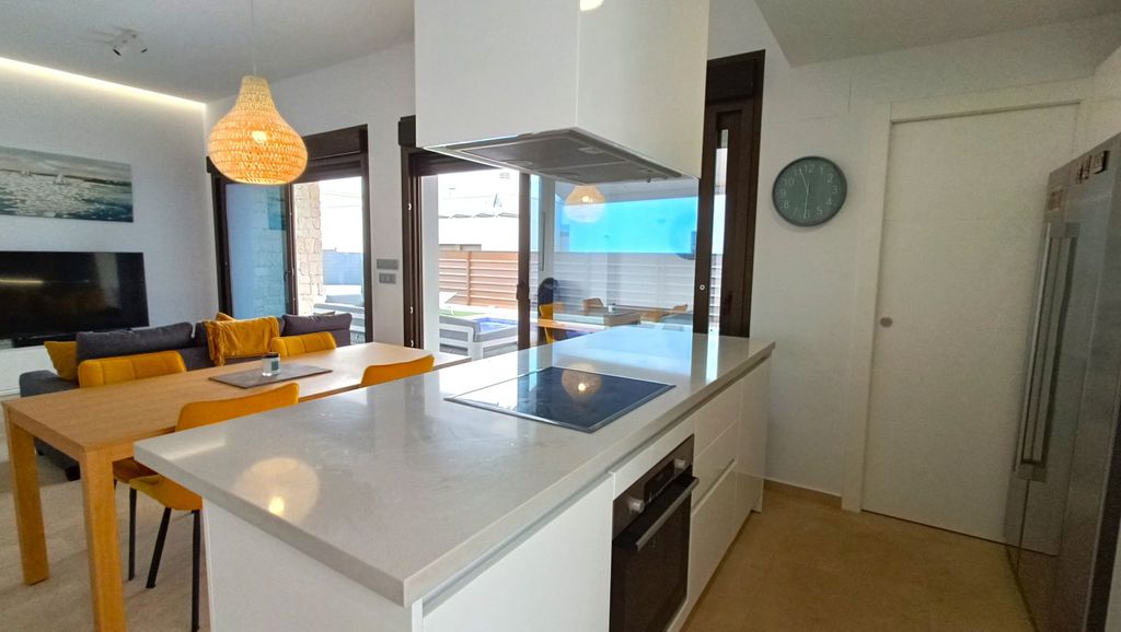 Property photo 3 of 36