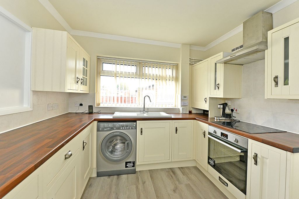 Property photo 2 of 20 Kitchen