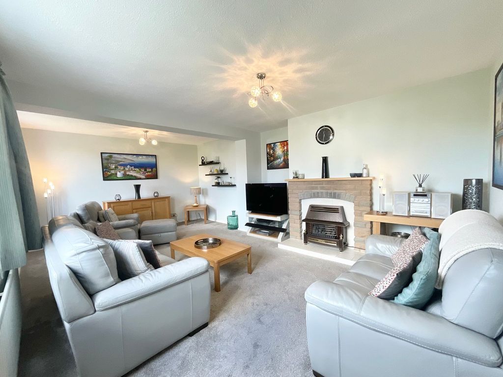 Property photo 2 of 32