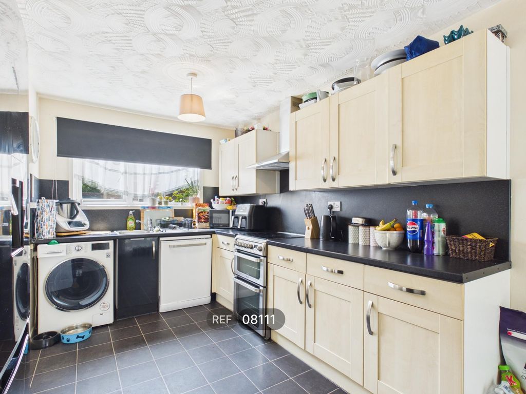 Property photo 3 of 16 Kitchen