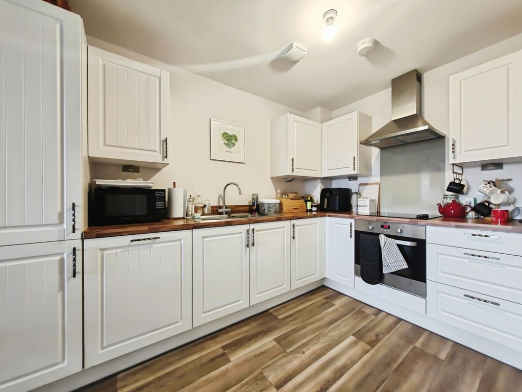 Property photo 3 of 8 Pbox-Img.Jpg