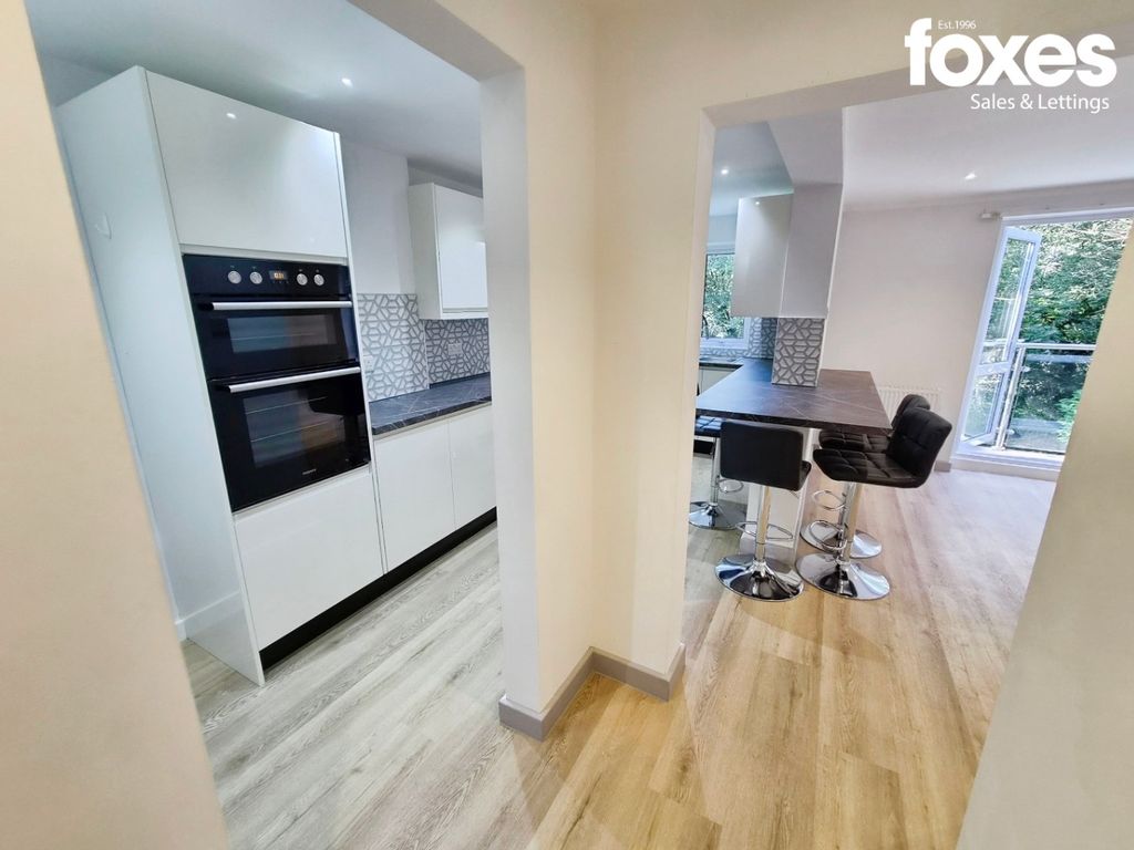 Property photo 2 of 17 5587371
