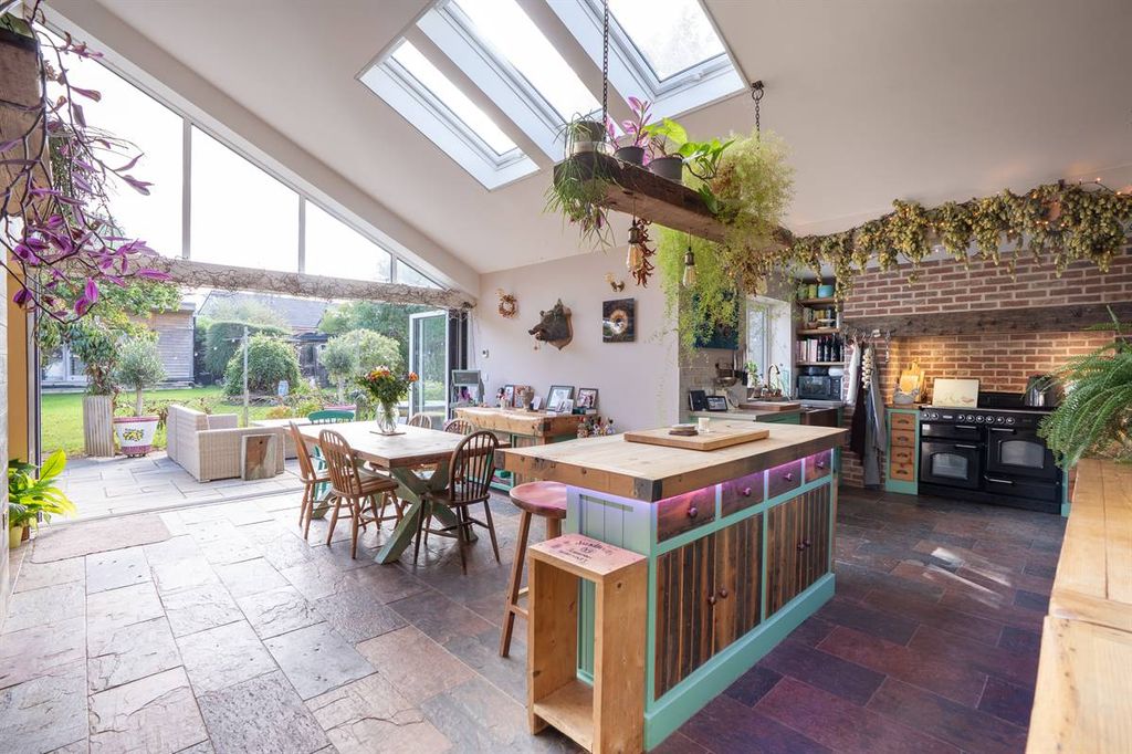 Property photo 2 of 31