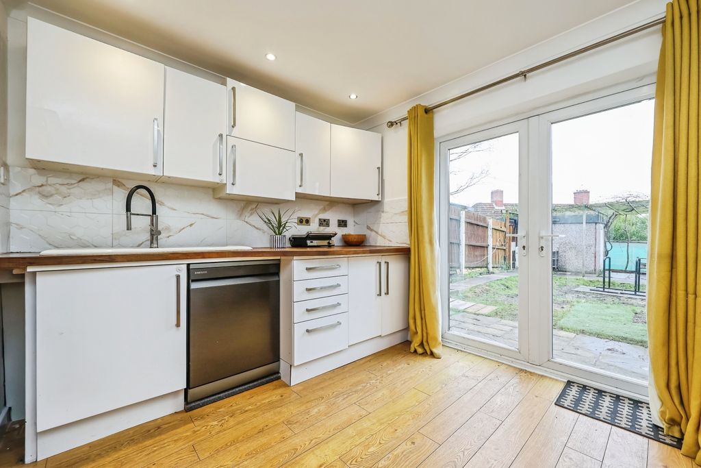 Property photo 3 of 20 8Cfed0A86E1E73d9E31Aa3A44c68023Ebde7E8B6.Jpeg