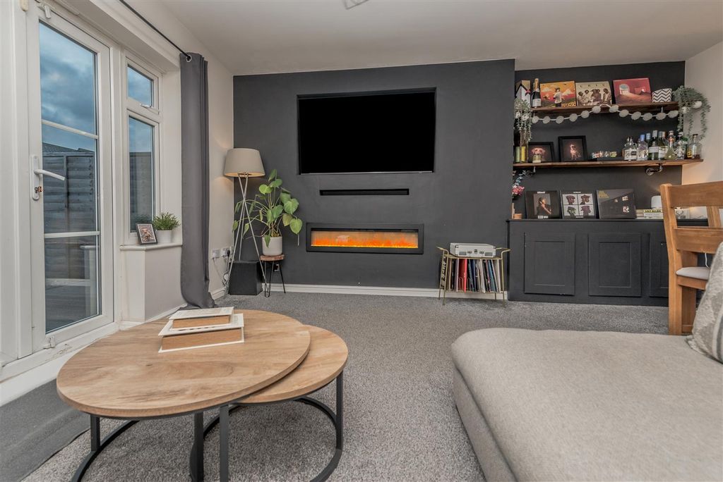 Property photo 2 of 22 Living / Dining Room: