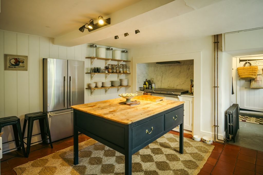 Property photo 3 of 29 Kitchen