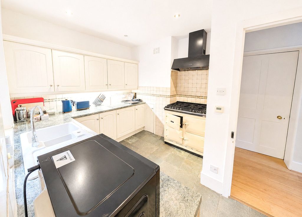 Property photo 3 of 9 Picture No. 17
