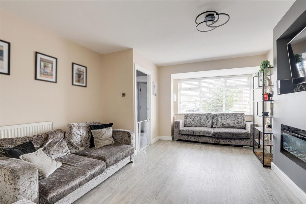 Property photo 3 of 19 11720.Jpg