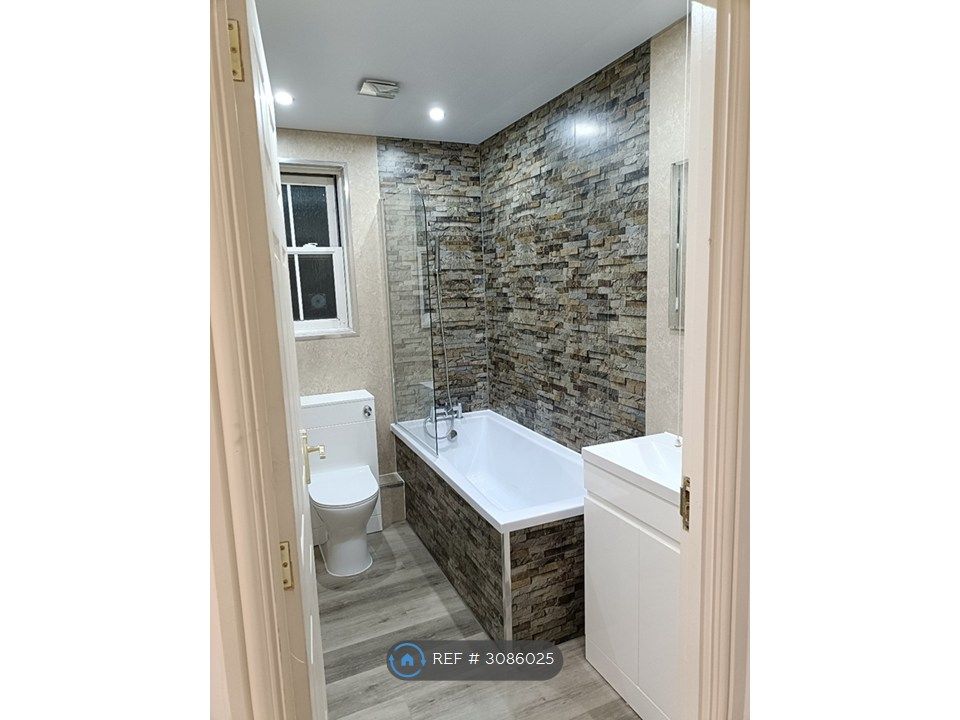 Property photo 3 of 13 Bathroom