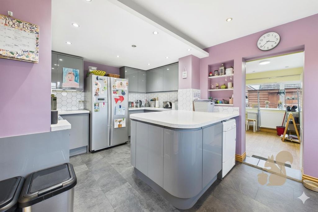 Property photo 2 of 18 Kitchen