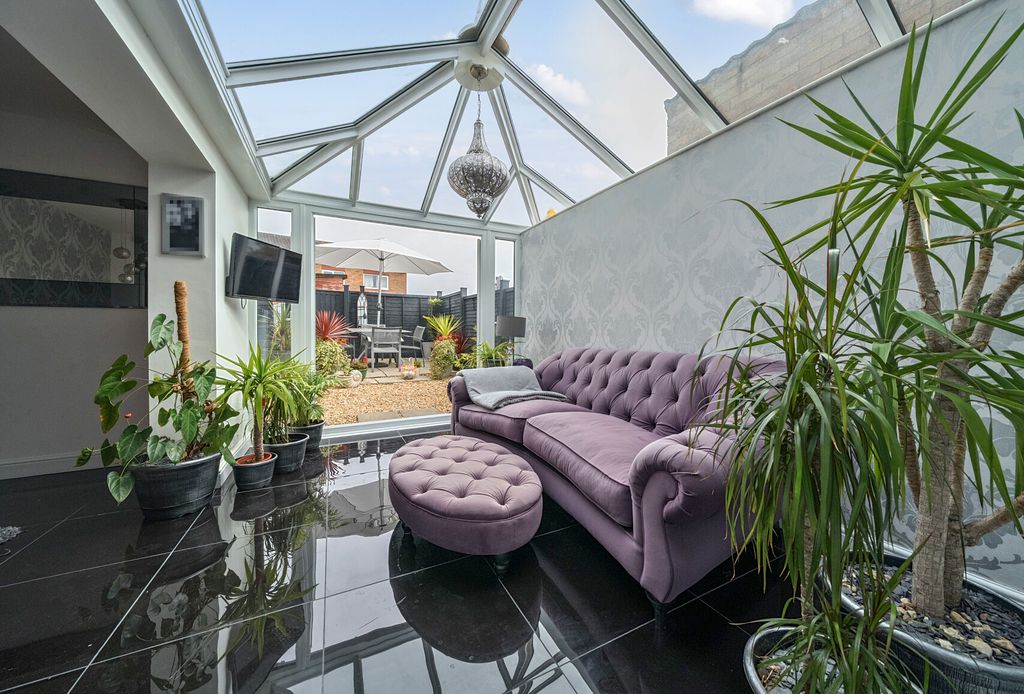 Property photo 1 of 16 1360004-13-68d67E...