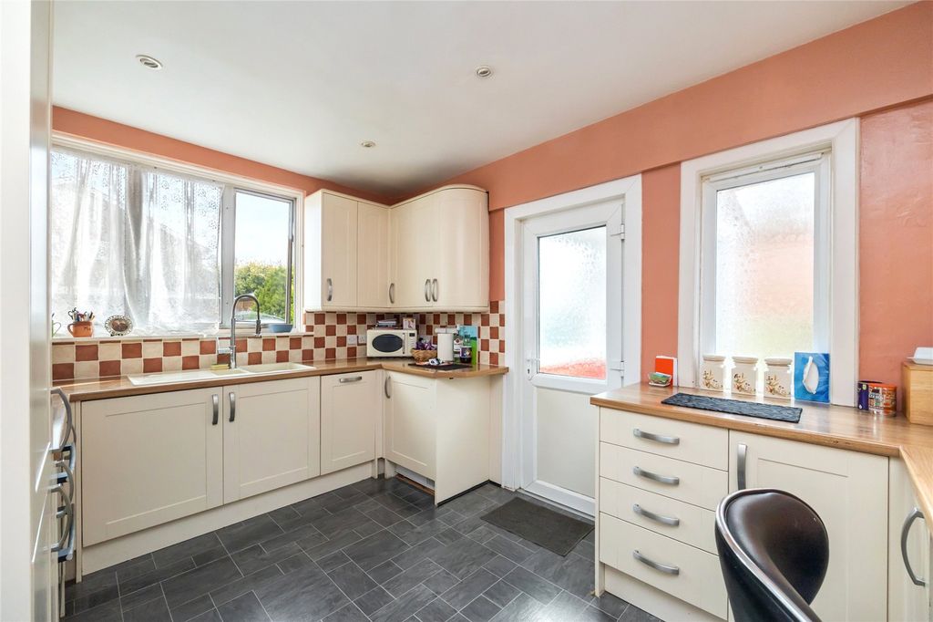 Property photo 2 of 15 Picture No. 21
