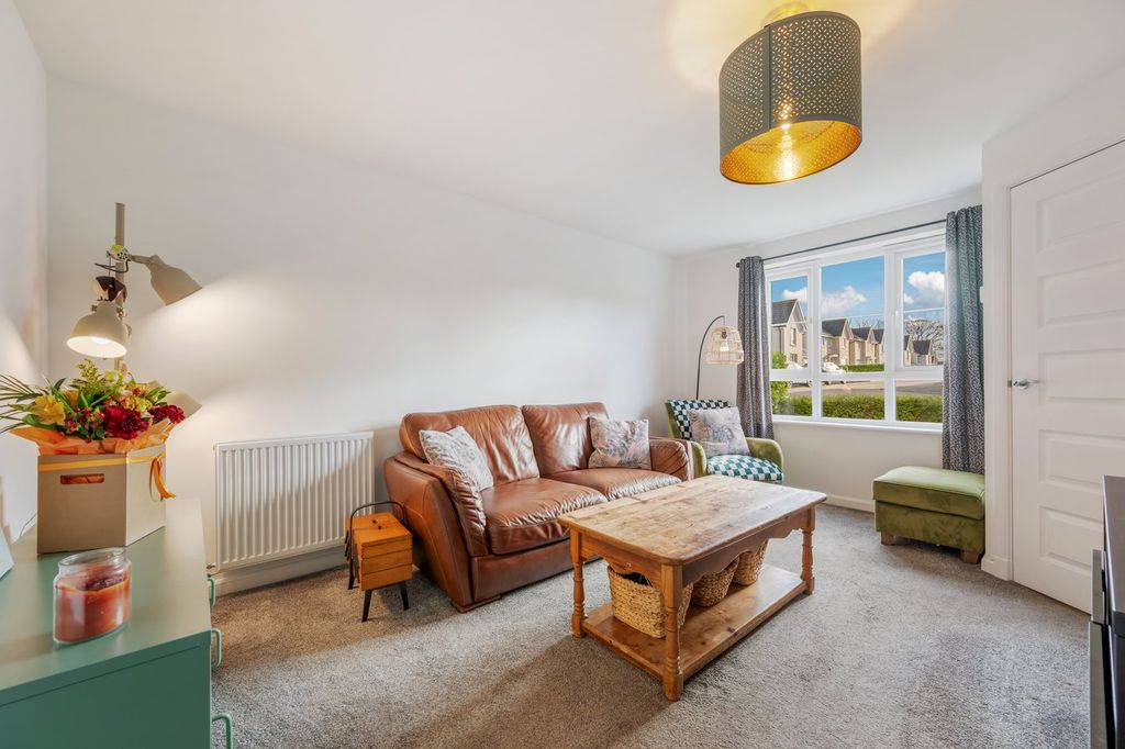 Property photo 3 of 25