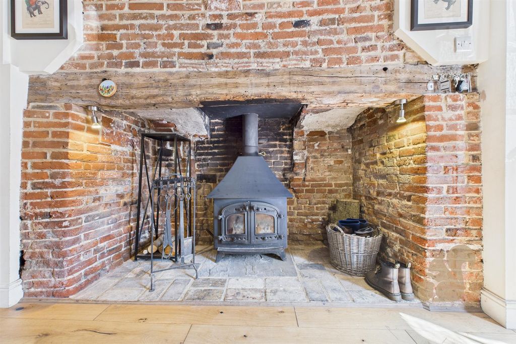 Property photo 2 of 21 Inglenook